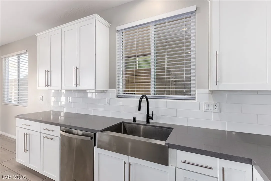 3 bed, 2.5 bath, 2030 sqft, $2,450 — Photo 3