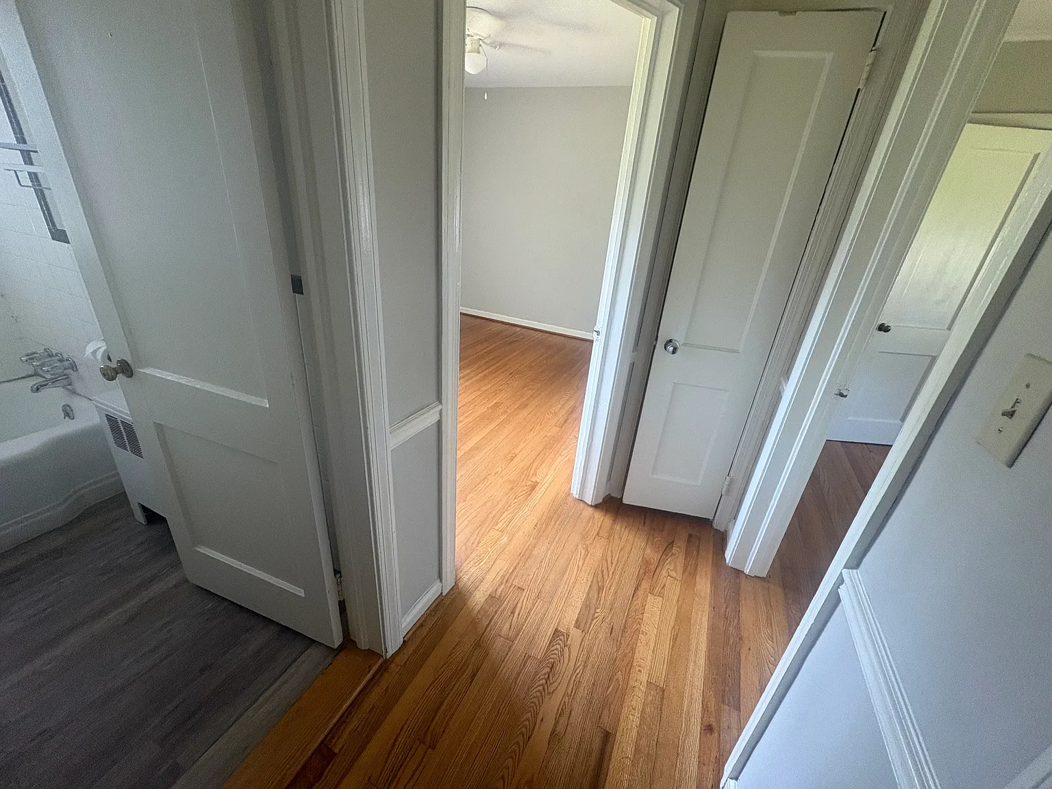 1700 Roslyn Dr — Photo 4