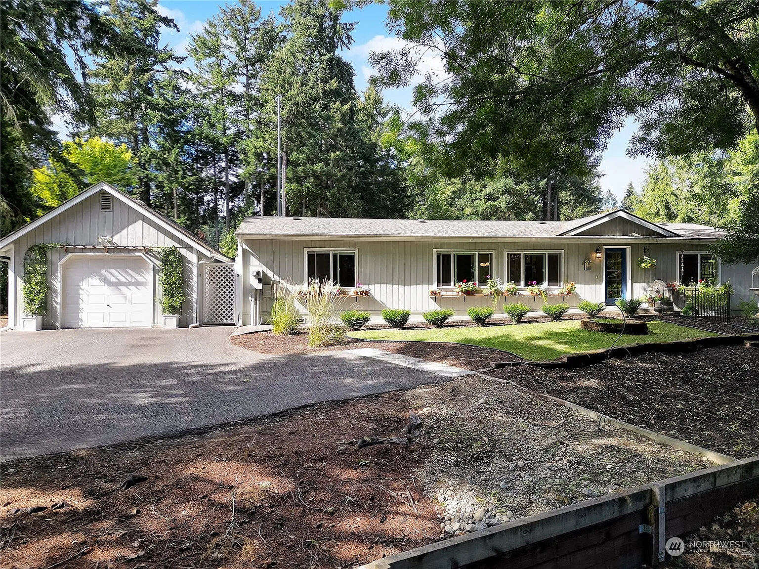 6424 5th Way SE photo 1