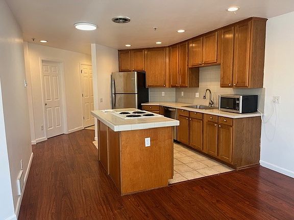 2nd image of 2111 Waverly Pl N APT 302