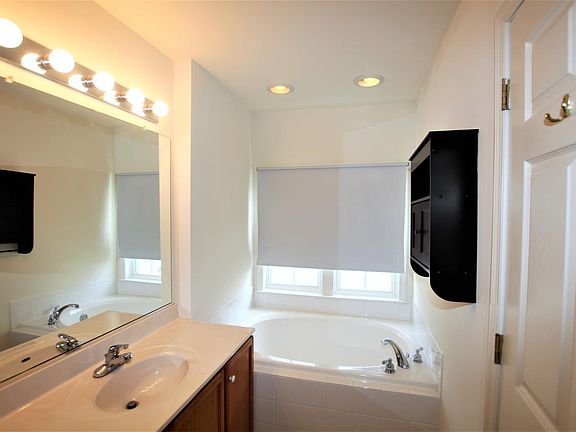 Master Bath-Soaking tub