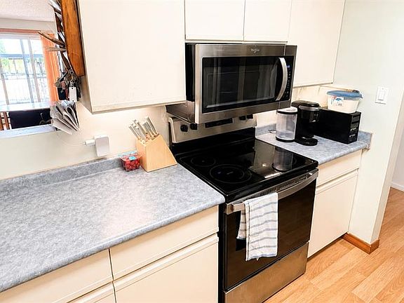 5th image of UNIT 216-3420 Park STREET