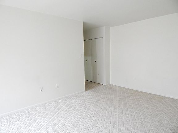 4th image of 9702 Kingsbridge Dr APT 204
