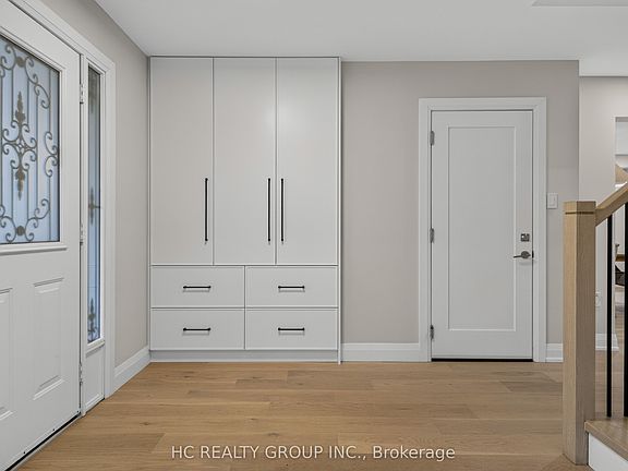 5th image of 26 Country Ln