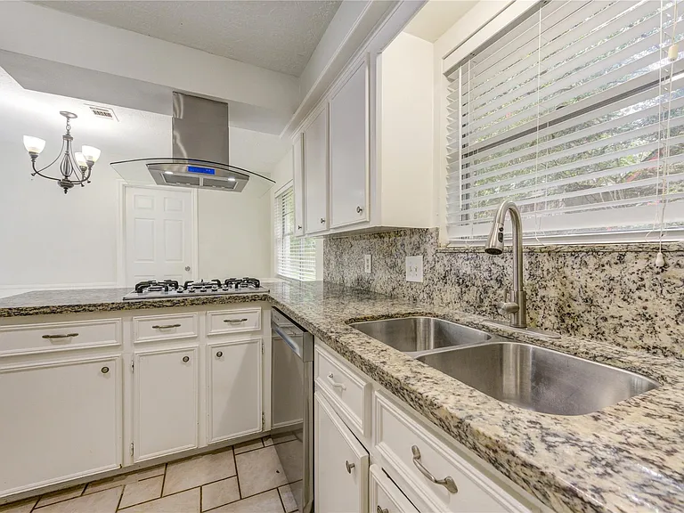 8107 Durklyn Ln — Photo 7