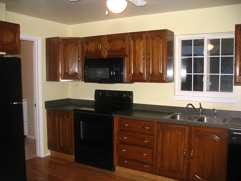 892 S Worchester St — Photo 7