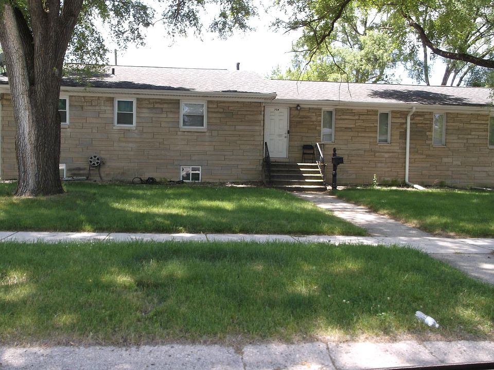 1st image of 704 N Oakwood St