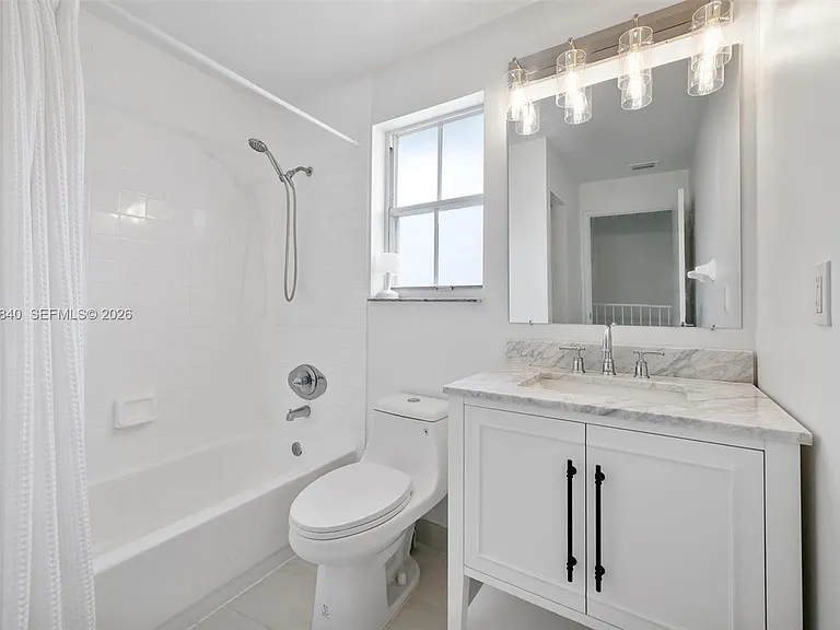 421 SW 3rd St #16 — Photo 11