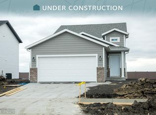 825 2nd Ave, Horace, ND 58104