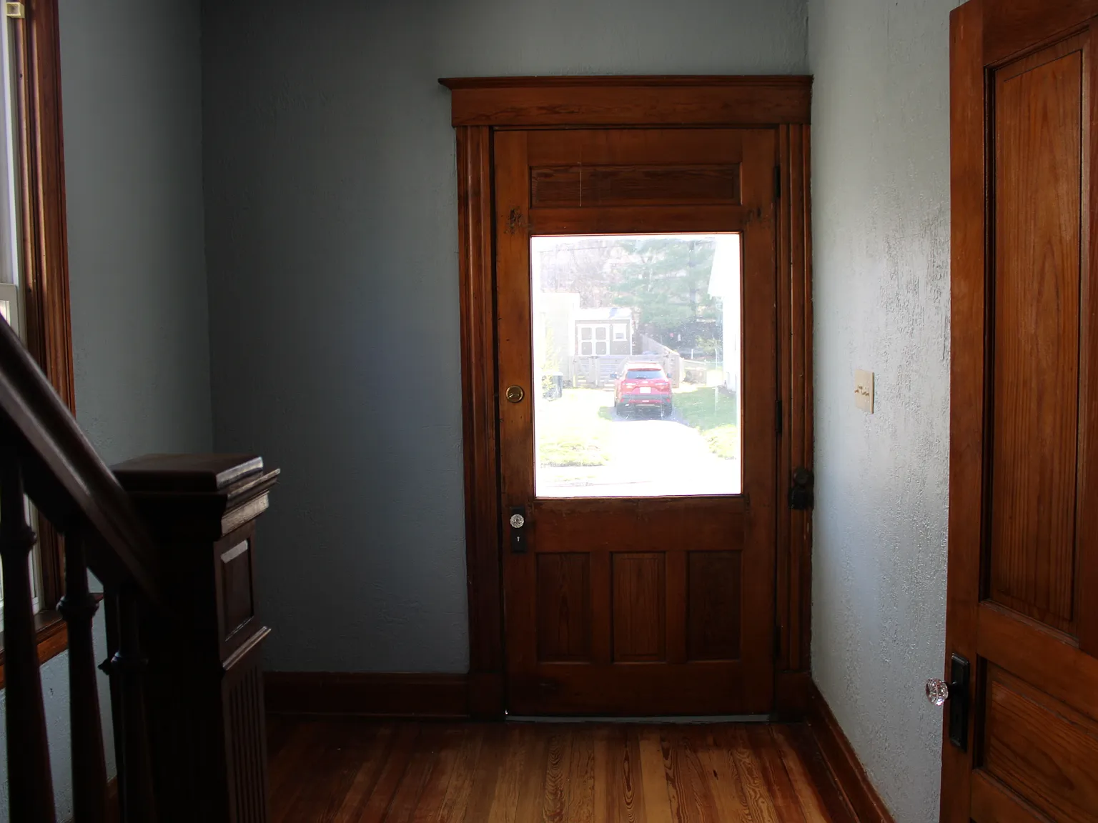 5 bed, 1.5 bath, 2200 sqft, $2,400 — Photo 3