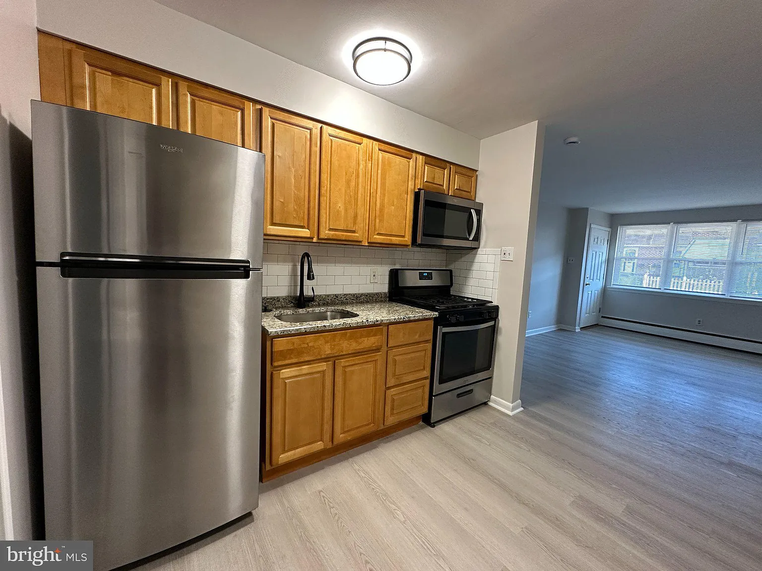 1 bed, 1.0 bath, 2418 sqft, $1,350 — Photo 4