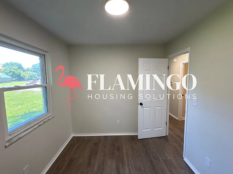 1272 Clement Ave — Photo 12