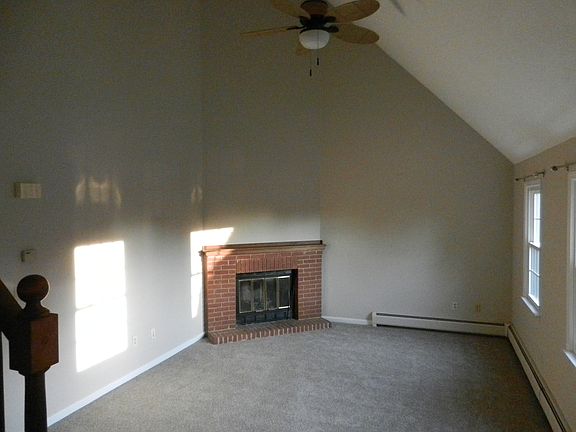 3rd image of 48 Stillwater Dr