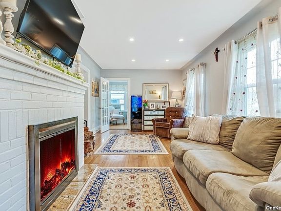 4th image of 41 Roosevelt St