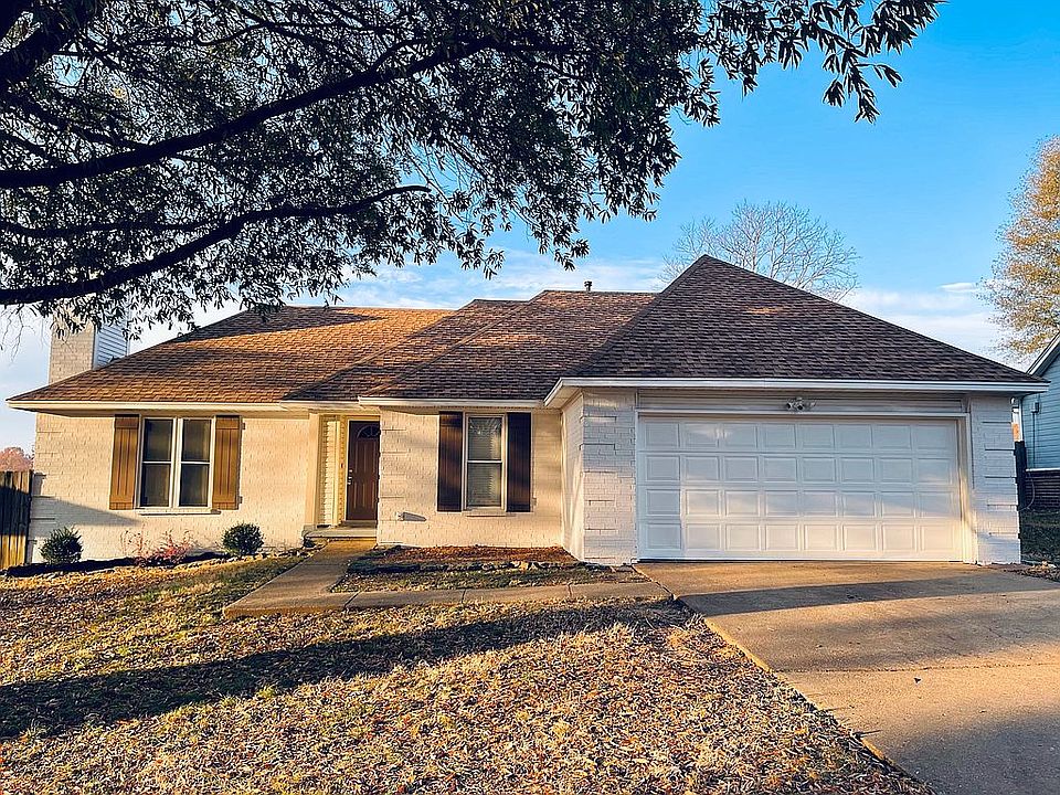 1st image of 322 Sandalwood Dr