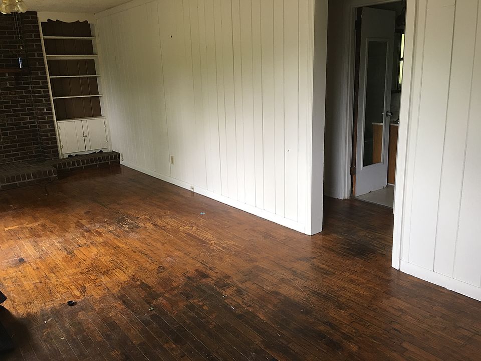 1st image of 900 Radford Pl