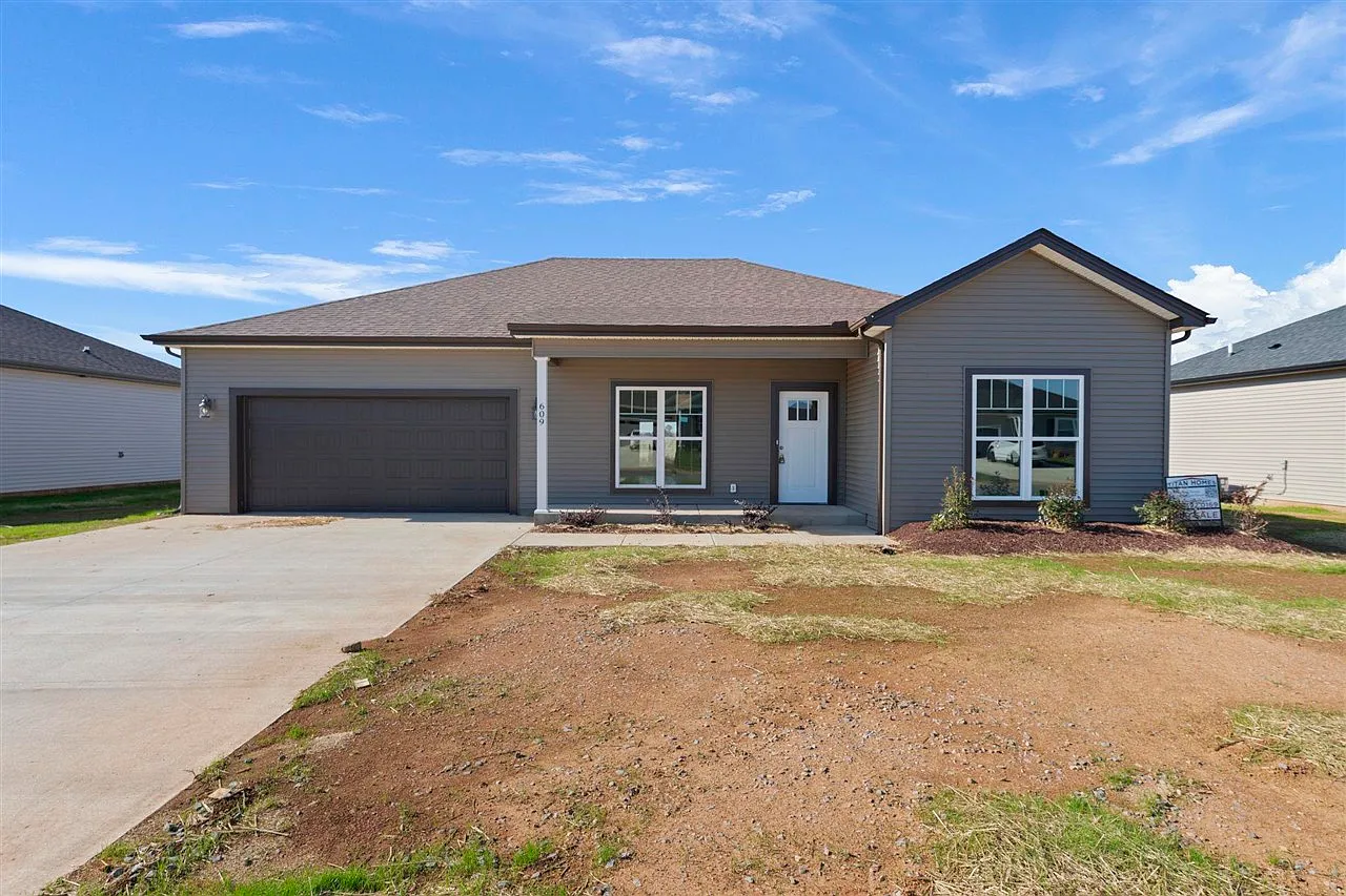 609 Victoria Way photo 1