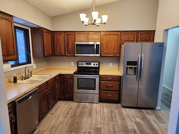 4th image of 10521 Himebaugh Ave