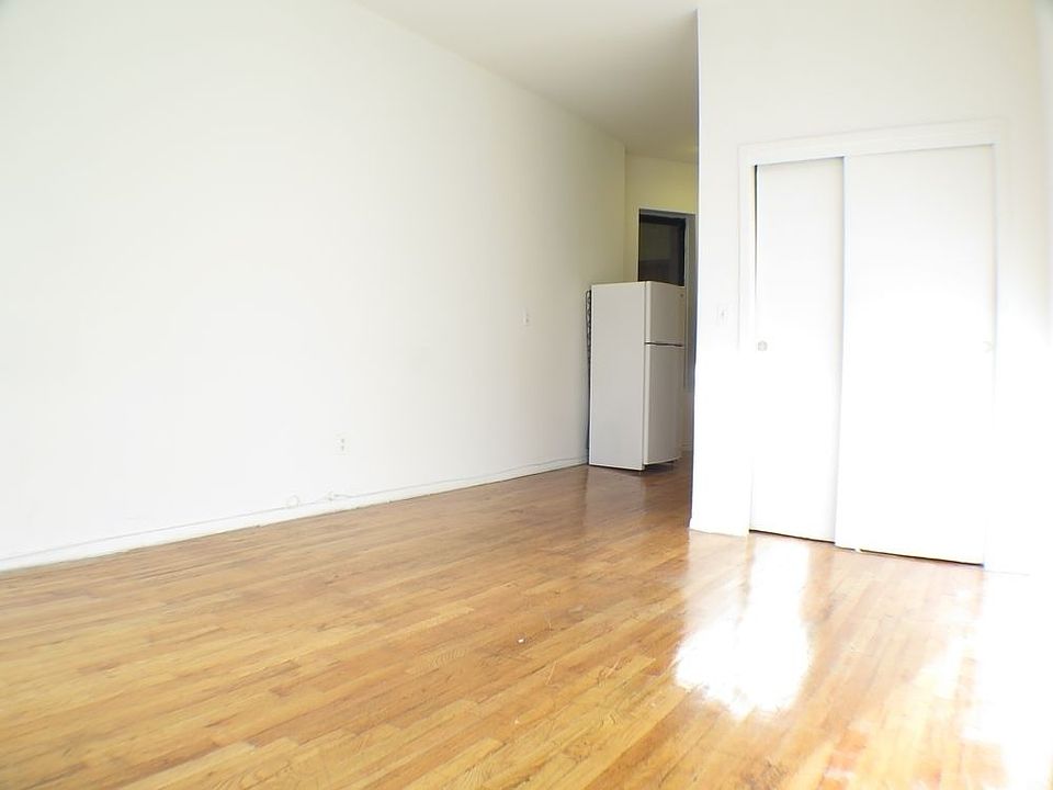 2nd image of 331 E 88th St APT 3A