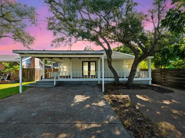 314 S 7th St, Rockport, TX 78382