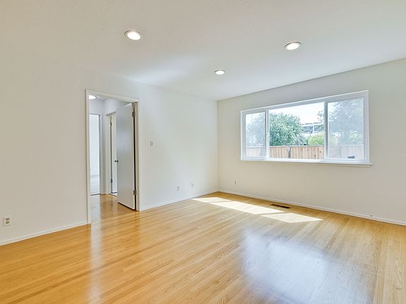 4th image of 299 College Ave