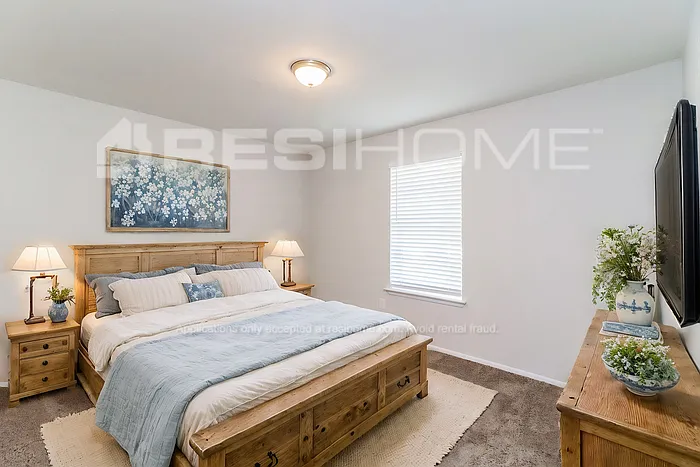 1001 John Reagan St — Photo 9