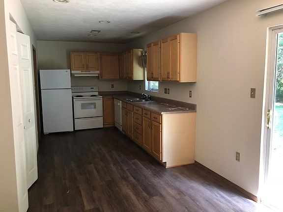 4th image of 39 Goldenwood Ln