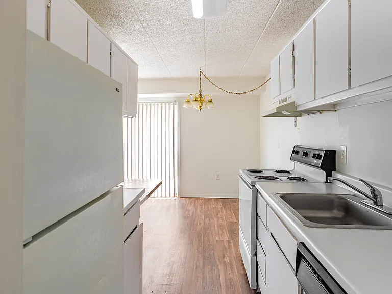 Riverside Village Apartments — Photo 50