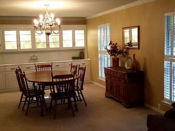 4th image of 3209 Oakridge Dr