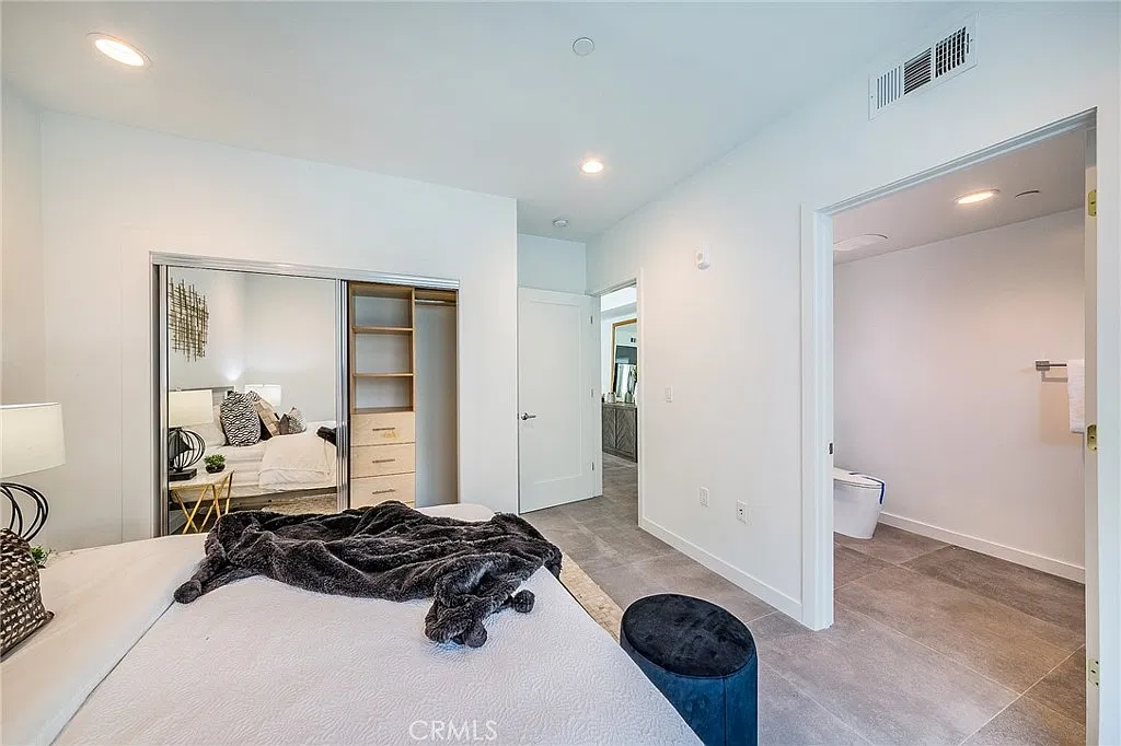 214 S Westmoreland Ave — Photo 2