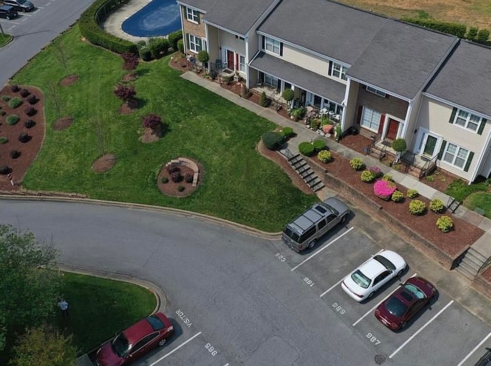 1st image of 993 Surry Ln