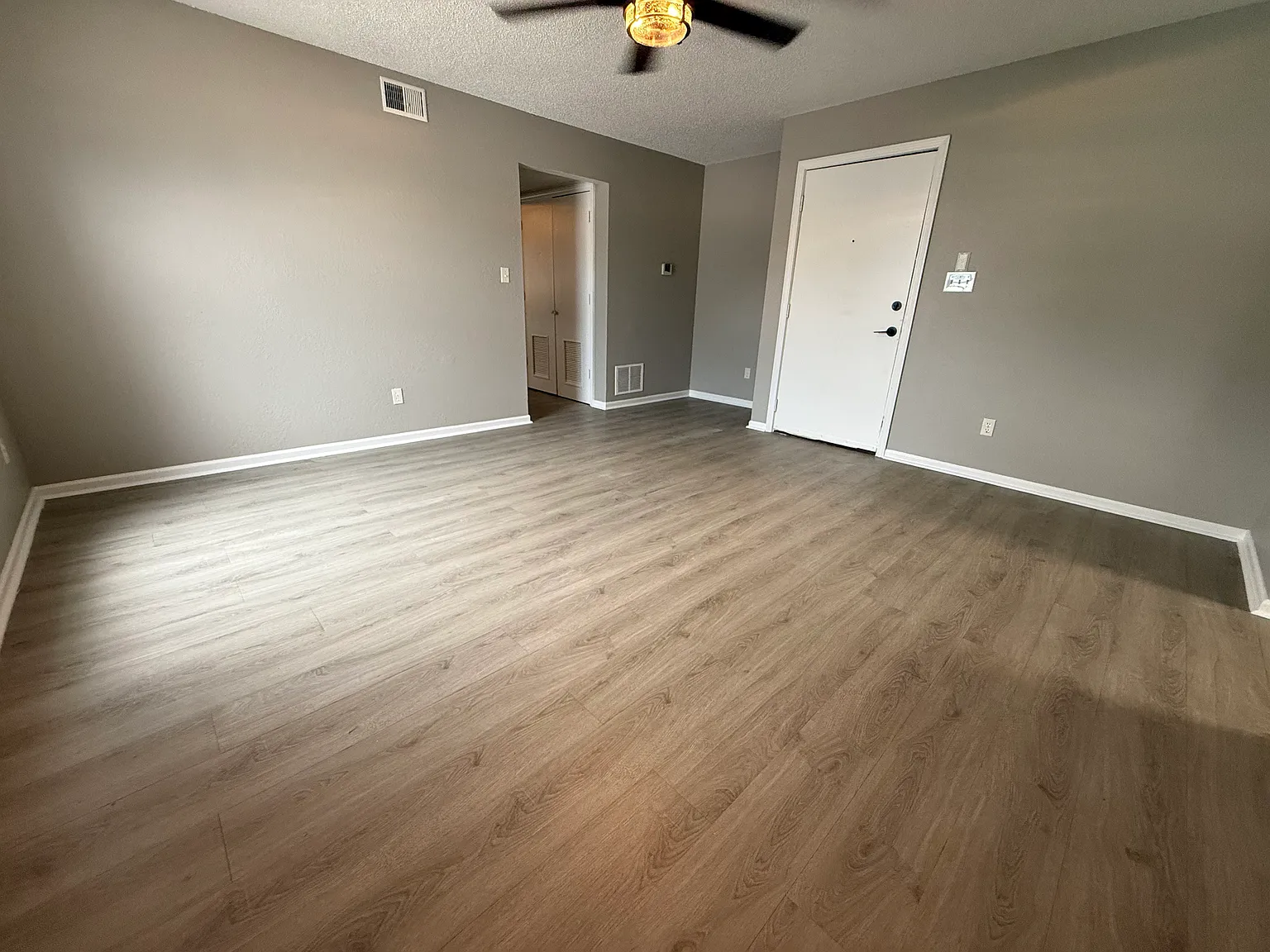 1 bed, 717 sqft, $996 — Photo 2