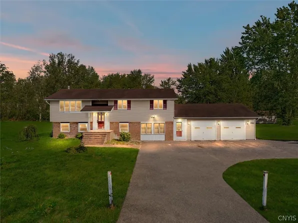 8942 Ash Ln, Bridgeport, NY 13030