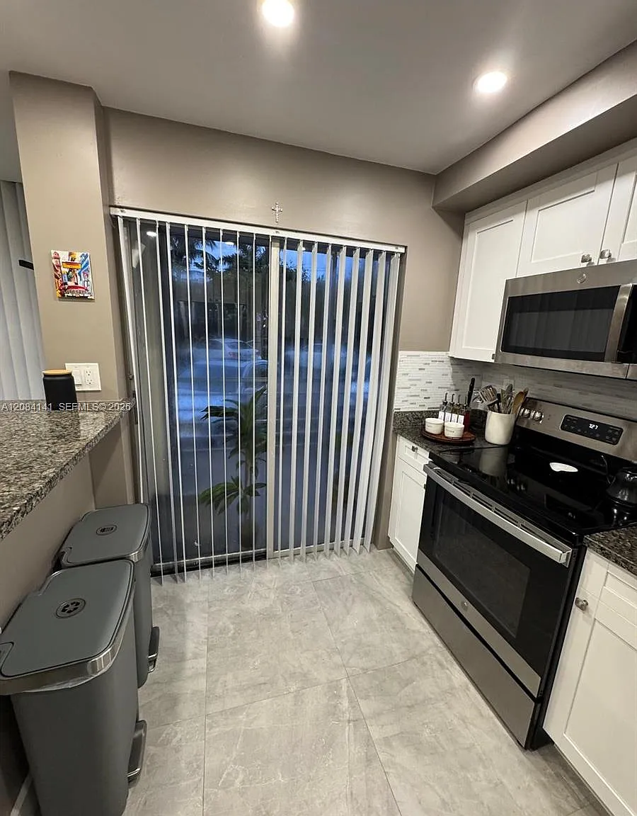 Bahia Vista Condo — Photo 1