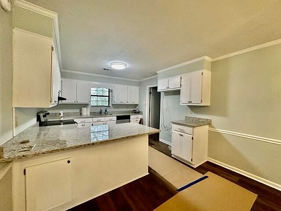 4th image of 5216 Woodridge Drive