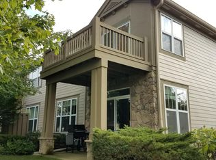 1909 Crenshaw Cir, Vernon Hills, IL 60061