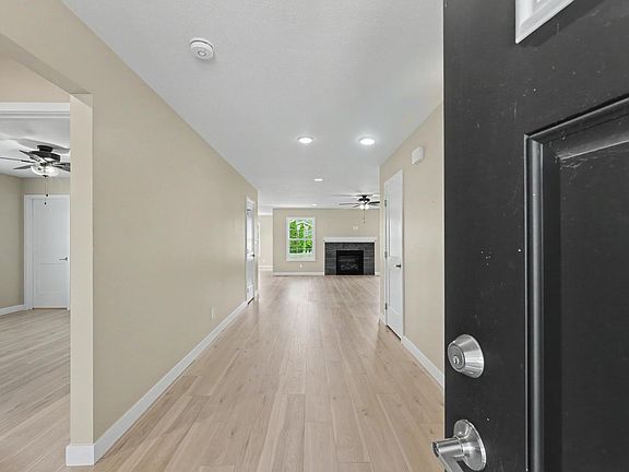 3rd image of 707 N Abbey Rd