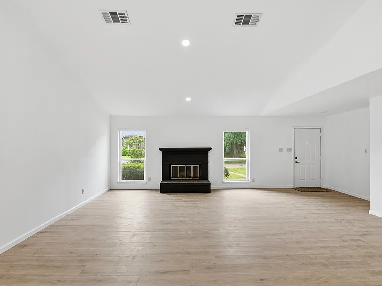 9305 Shipman St — Photo 7