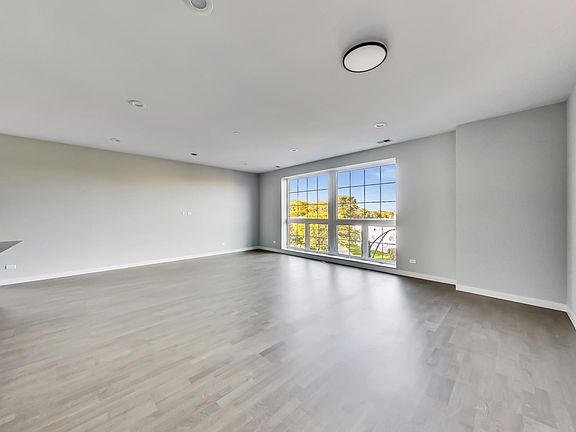 2nd image of 5824 N Lincoln Ave #3A