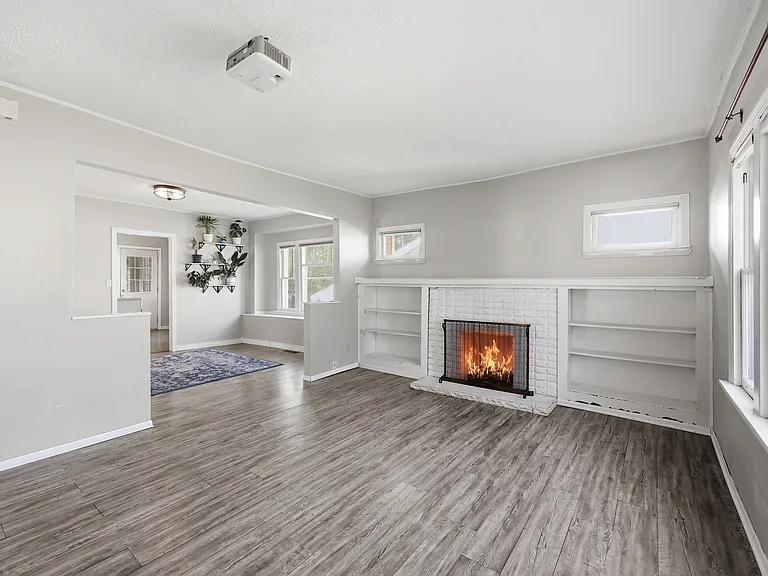 826 E 34th Ave — Photo 7