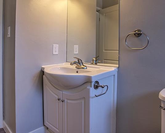 5th image of 903 N Eucalyptus Ave APT 3