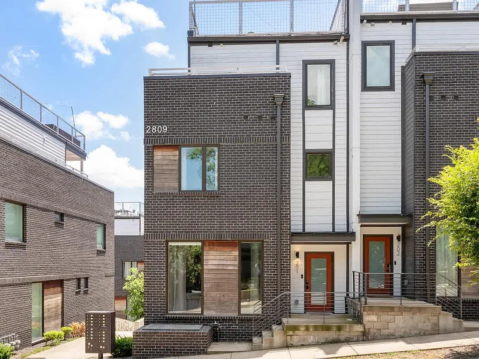 2809 Delaware Ave #201