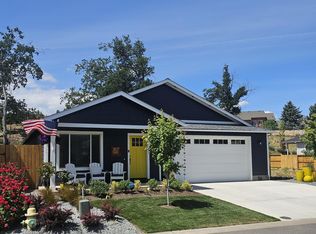 251 Christopher Way, Talent, OR 97540