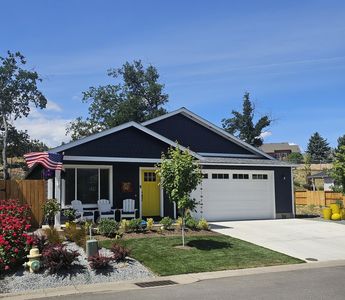251 Christopher Way, Talent, OR, 97540