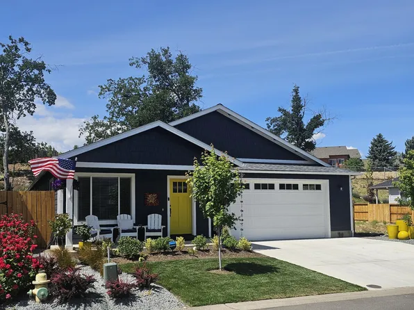 251 Christopher Way, Talent, OR 97540