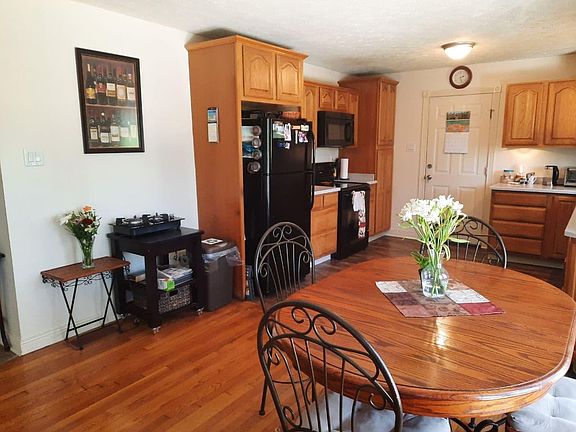 3rd image of 671 Dartmoor Dr