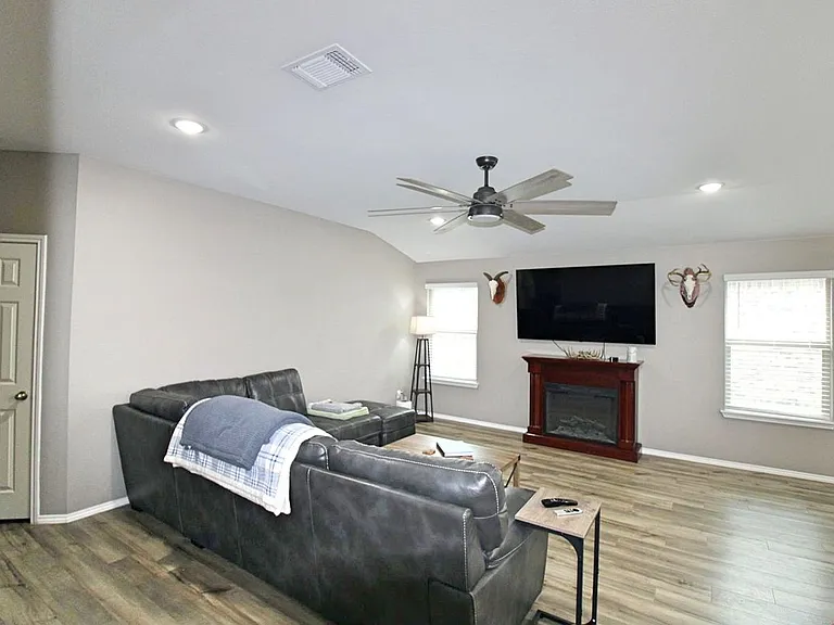 9019 Alabama Ave — Photo 6