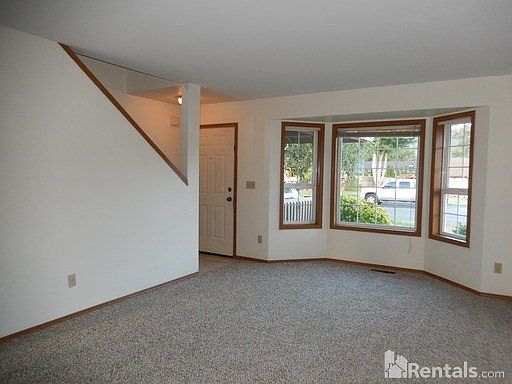 2nd image of 123 Glacier Ave S