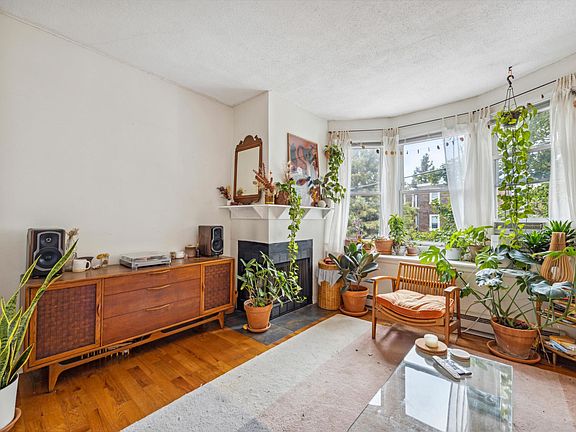 3rd image of 737 Kimball St #2