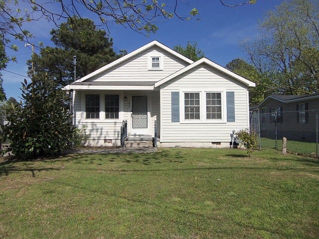 1st image of 2441 Chapman St